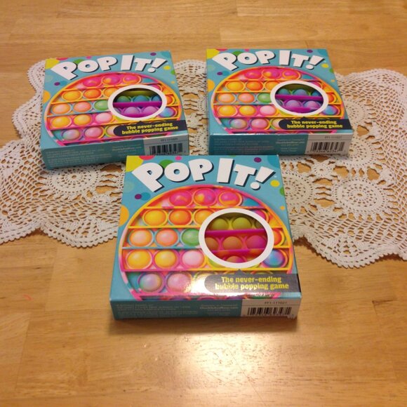 Pop It! Bubble toy bundle, three new Chuckle and Roar bubble popping games - Picture 1 of 4